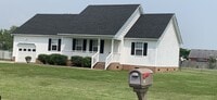 Building Photo - Beautiful home located right outside City ...