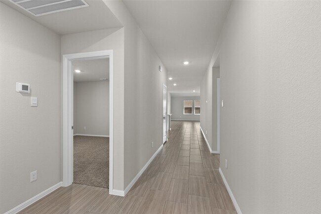 Building Photo - 552 Crestridge Dr N