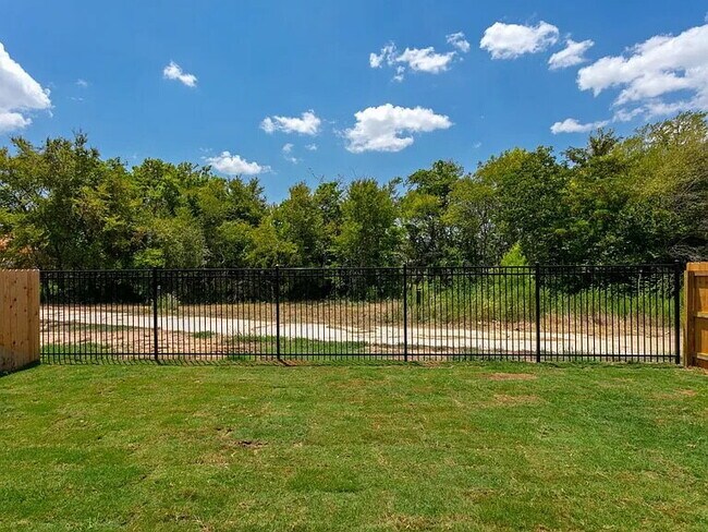 Building Photo - "Charming 3-Bedroom Retreat in College Station!"