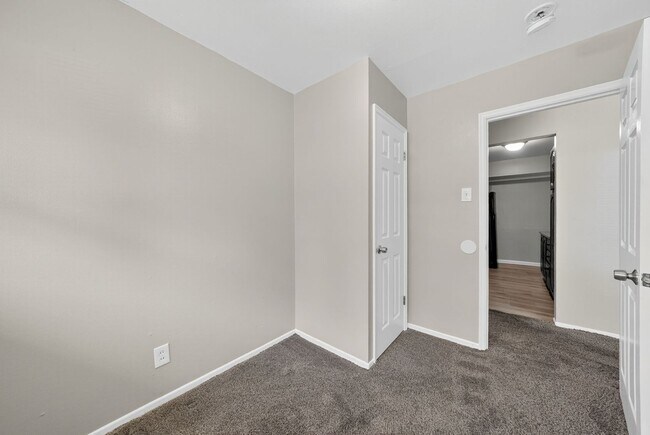 Building Photo - Section 8 Accepted