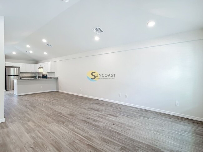 Building Photo - 15070 Dania Ave