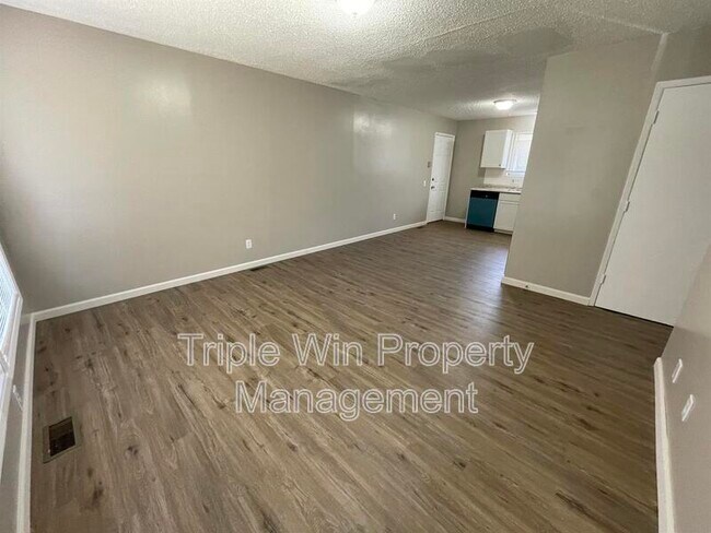 Building Photo - 690 Wiethaupt Rd