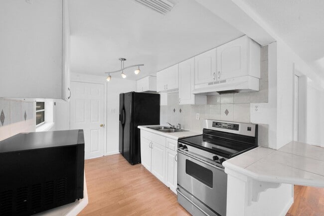 Building Photo - 4851 Kirby Loop Rd