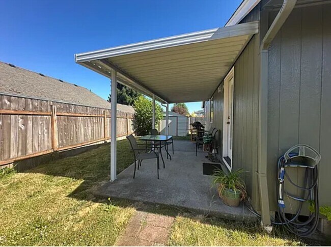 Building Photo - 2520 Mount Vernon St SE