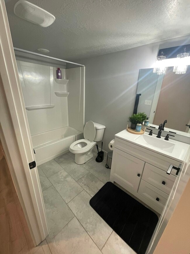 Building Photo - 201 N 20 W