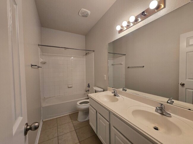 Building Photo - 18631 Mosshill Estates Ln