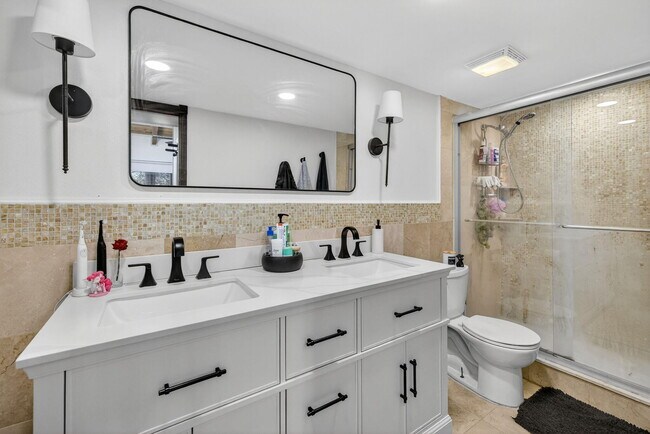 Building Photo - 4491 Crystal Lake Dr