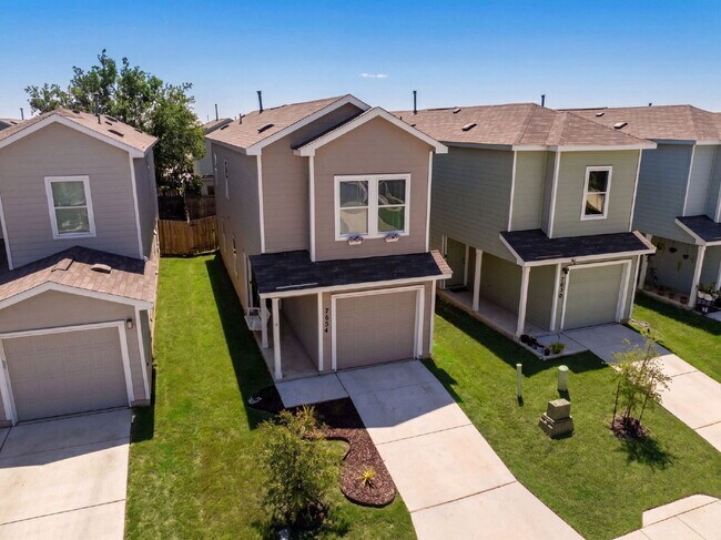 Building Photo - Where Modern Style, Cozy Living, and Effortless Comfort Come Together Perfectly