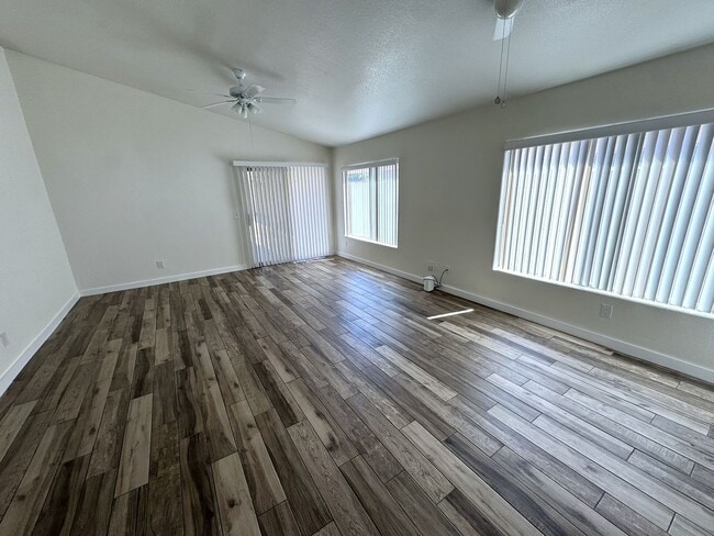 Building Photo - Beautiful Remodeled 3 bed, 2 bath home in convenient El Mirage neighborhood!