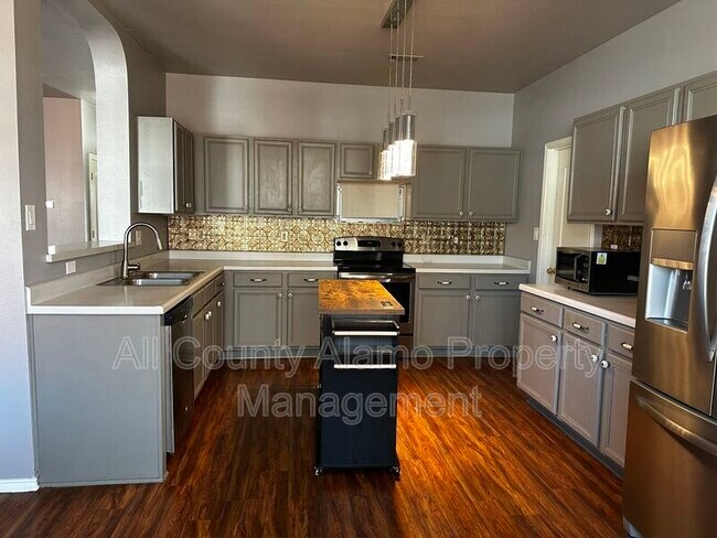 Building Photo - 312 Silver Wing