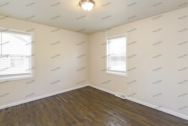 Building Photo - 8040 NE San Rafael Dr