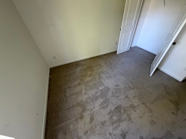 Building Photo - Room in Townhome on Pagebrook Ln