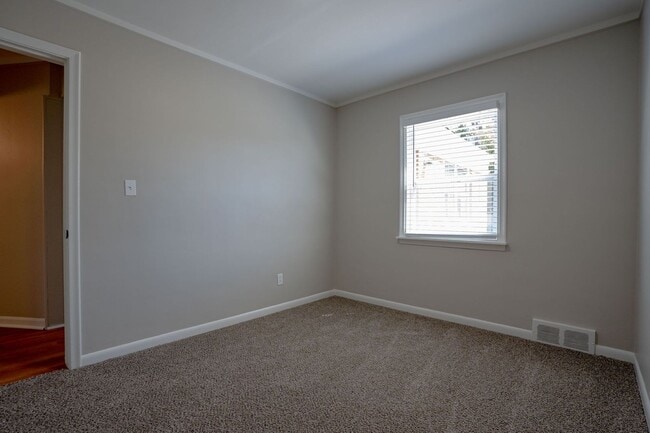 Building Photo - 3 Bedroom Ranch - $2650