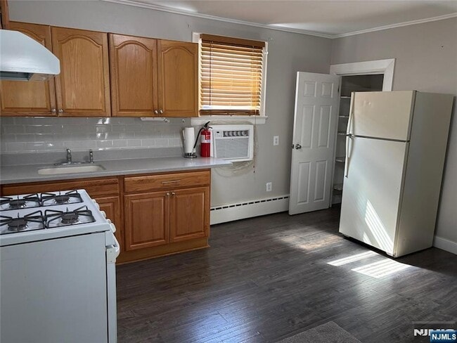 Building Photo - 106 Grand St