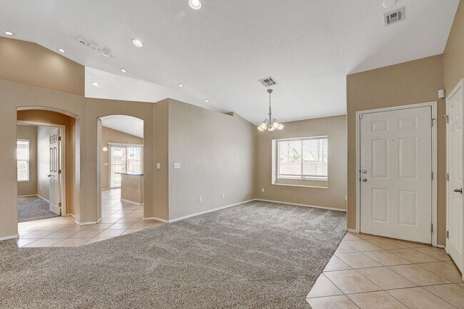 Building Photo - Adorable single story in a gated community!