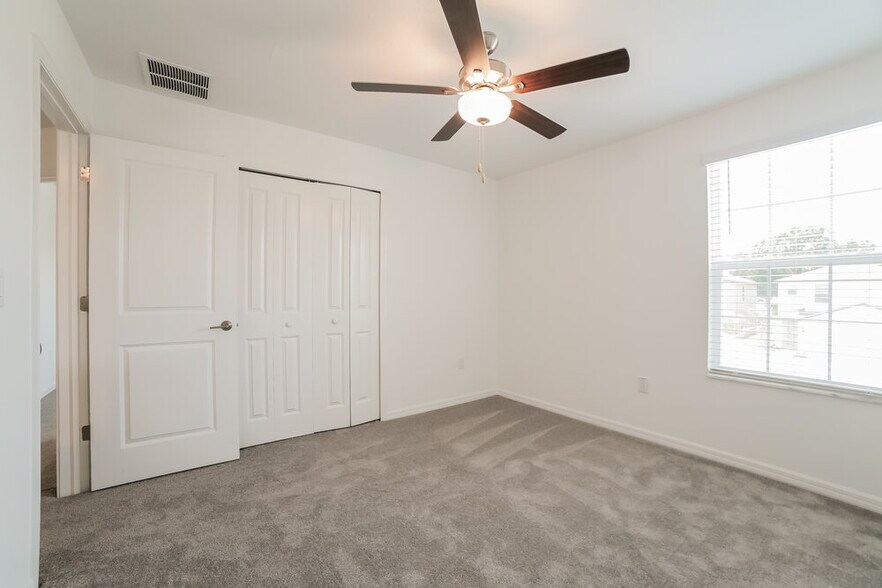 Building Photo - 7230 Spring Snowflake Ave