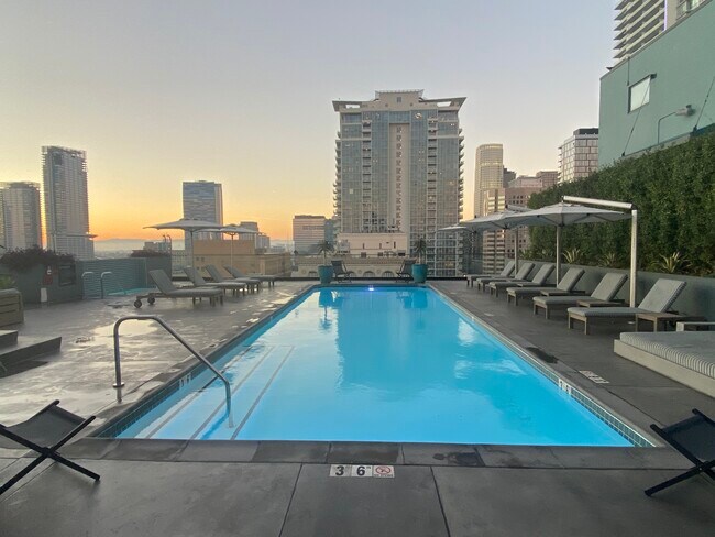 Building Photo - 849 S Broadway