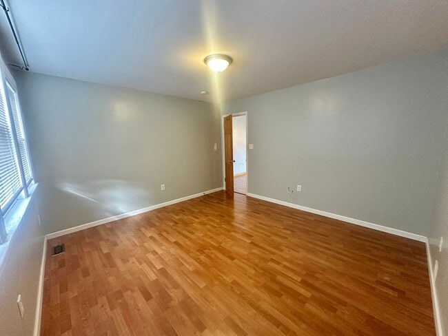 Building Photo - 32 Barberie Ave