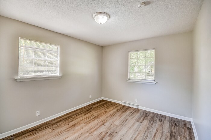 Building Photo - 5405 Valleyview Trail