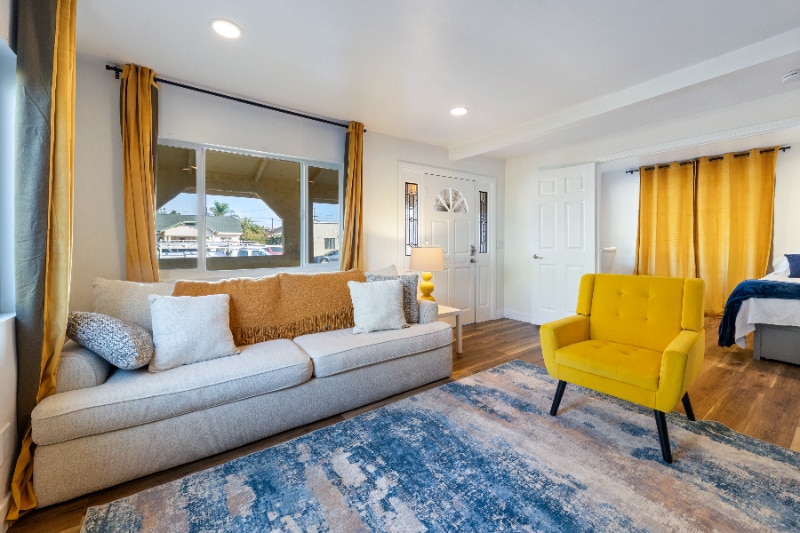 Building Photo - 225 S Main St