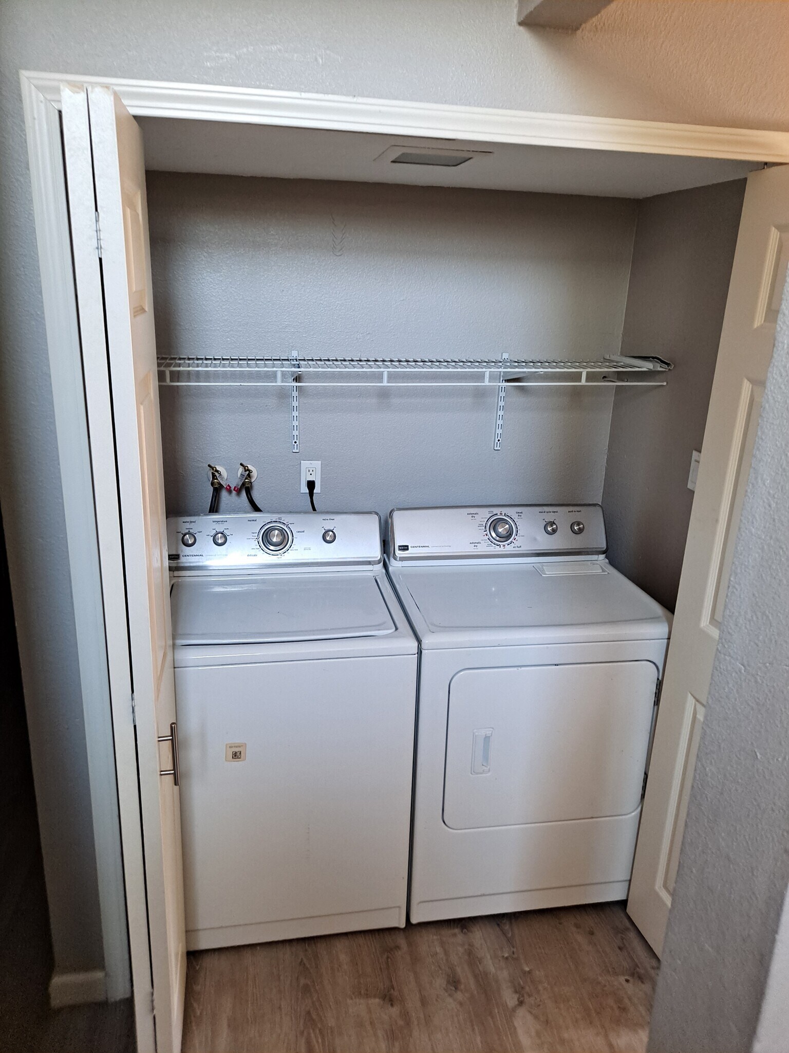 Building Photo - 2464 Beaufort Dr