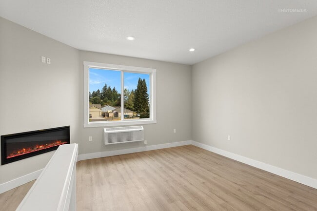 Building Photo - 4243 Verda Ln NE