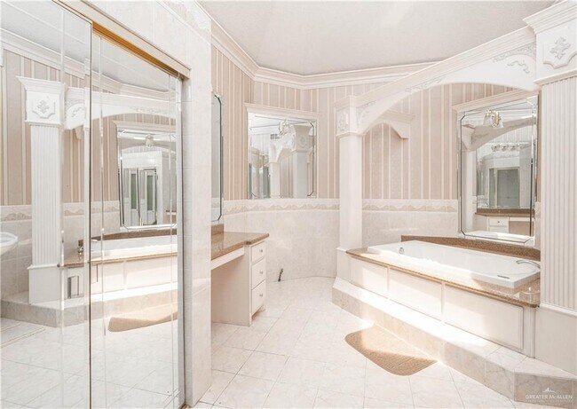 Building Photo - 36 Neuhaus Dr