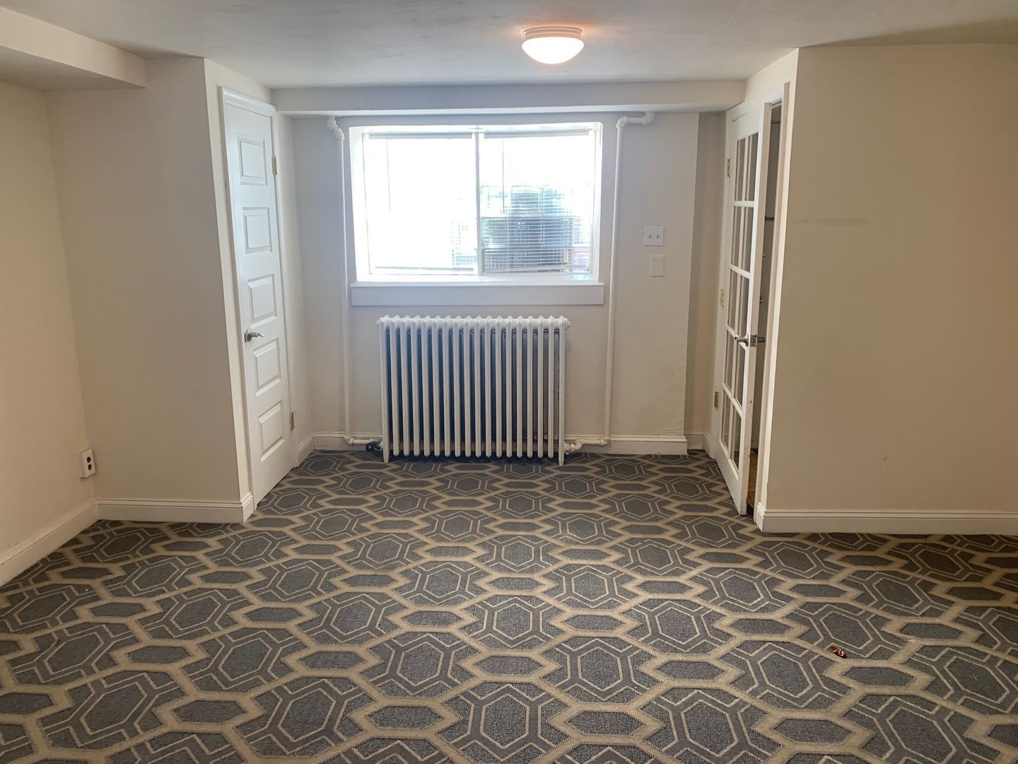 Building Photo - Fabulous Frankford Studio, Available Now!