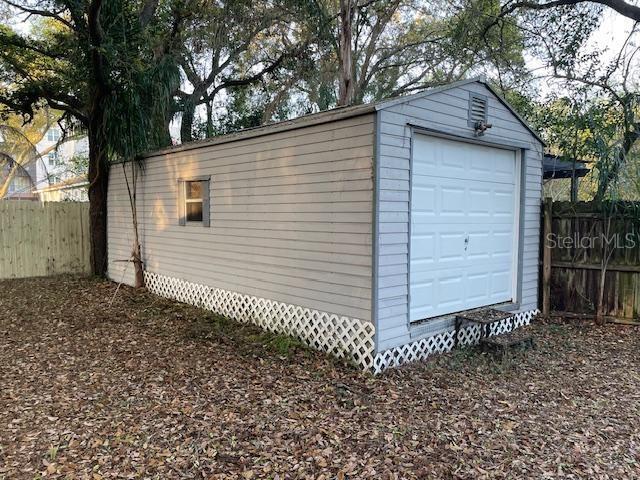 Building Photo - 917 E Flora St