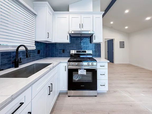 Building Photo - This newly remodeled 1-bedroom, 1-bathroom...