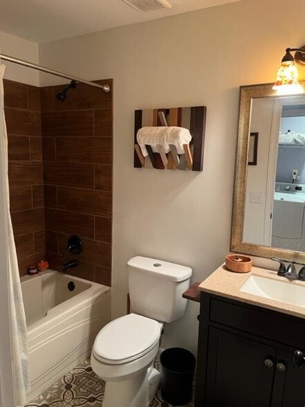 Building Photo - 226 Matthews Dr