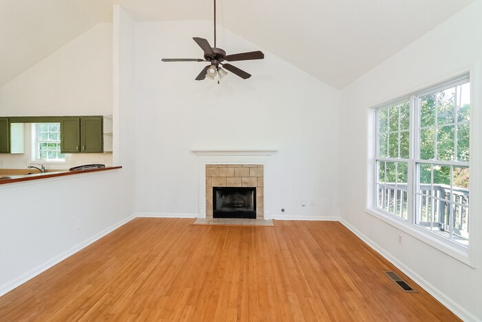 Building Photo - 305 Brook Ct