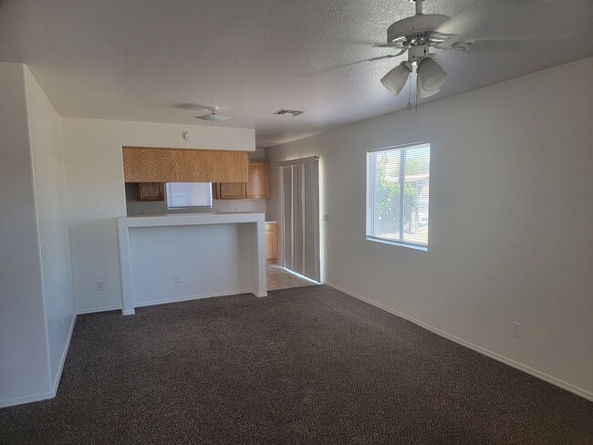 Building Photo - 3 Bedroom Home in Bullhead City
