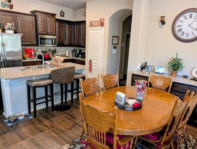 Building Photo - 652 Cottage Pl