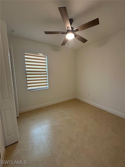 Building Photo - 2167 Della Dr