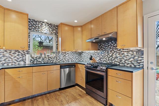 Building Photo - 7418 Fenton Dr