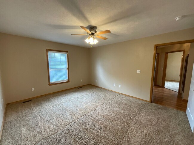 Building Photo - Beautiful Home on Private Setting