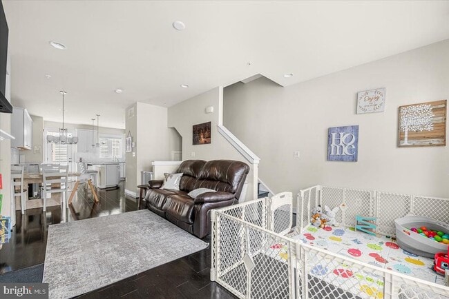 Building Photo - 12611 Macaulay St