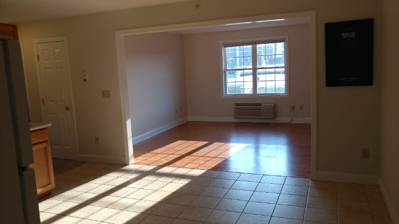 Building Photo - 12 Pratt St