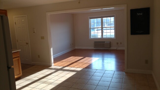 Building Photo - 12 Pratt St