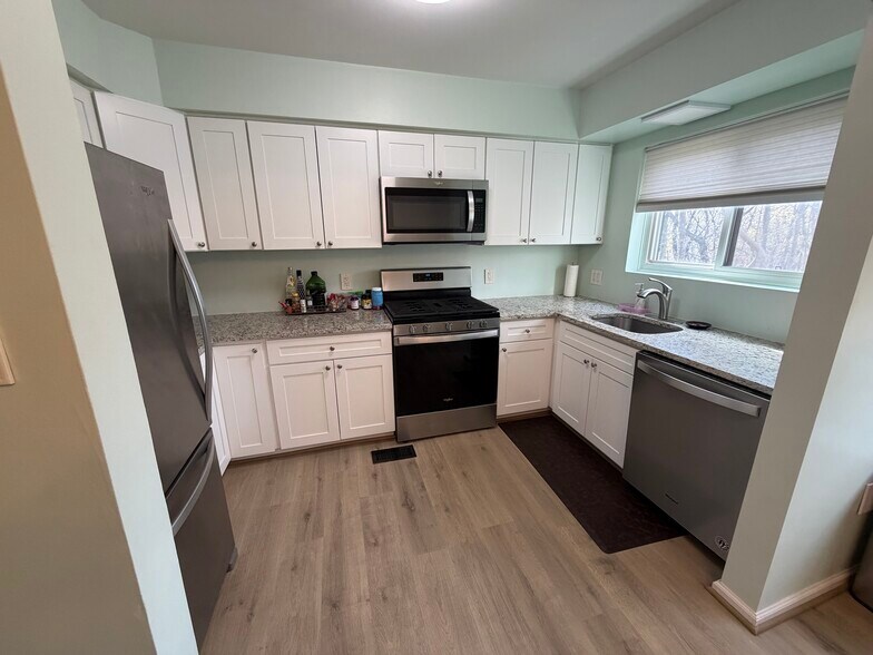 Building Photo - 7 Nicole Cir