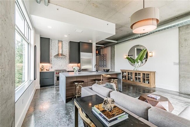 Building Photo - 101 S 12th St