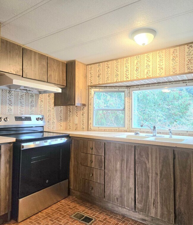 Building Photo - Gurol (11212 Rhody Dr #1)