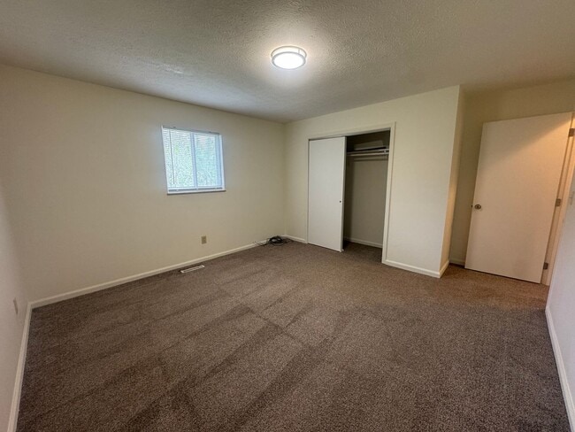 Building Photo - 114 Wildwood Dr