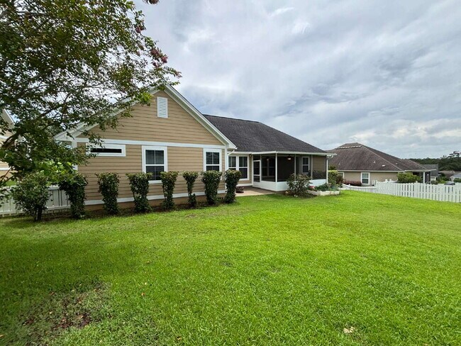 Building Photo - Charming 3-Bedroom Home in Southwood – Spacious Living & Oversized Backyard! Wash/Dryer on site