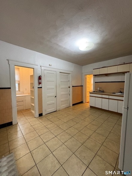 Building Photo - 787 Elm St