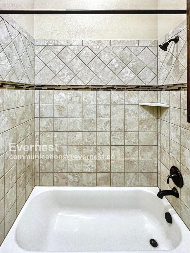 Building Photo - 16709 Stillhouse Hollow Ct