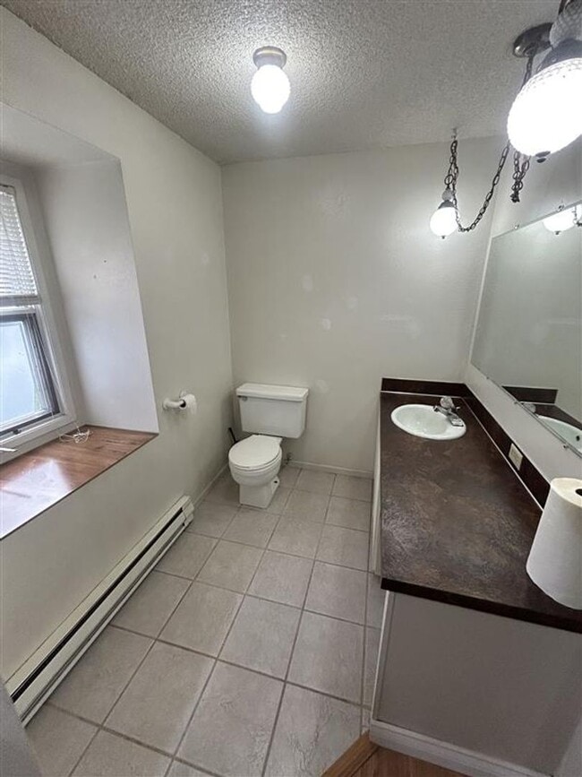 Building Photo - Three Bedroom House for Rent with Large Yard