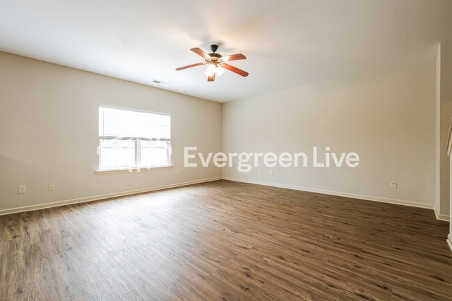 Building Photo - 138 High Point Way