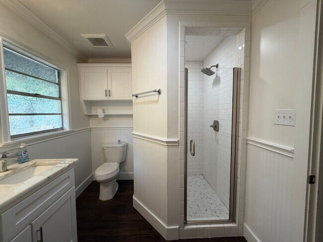 Building Photo - 3808 Beverly Dr